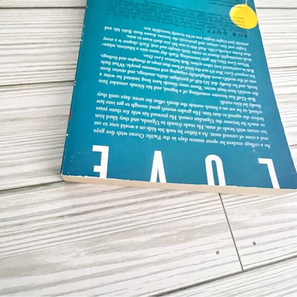 Love Does: Discover a Secretly Incredible Life Paperback Book By Bob Goff - Picture 2 of 12